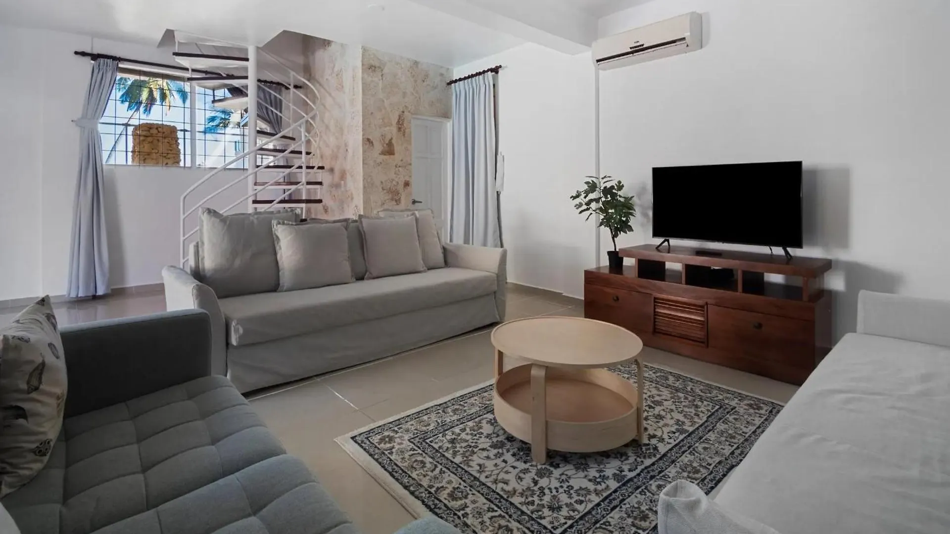 Brisas Doradas Beachfront Villa Cabarete