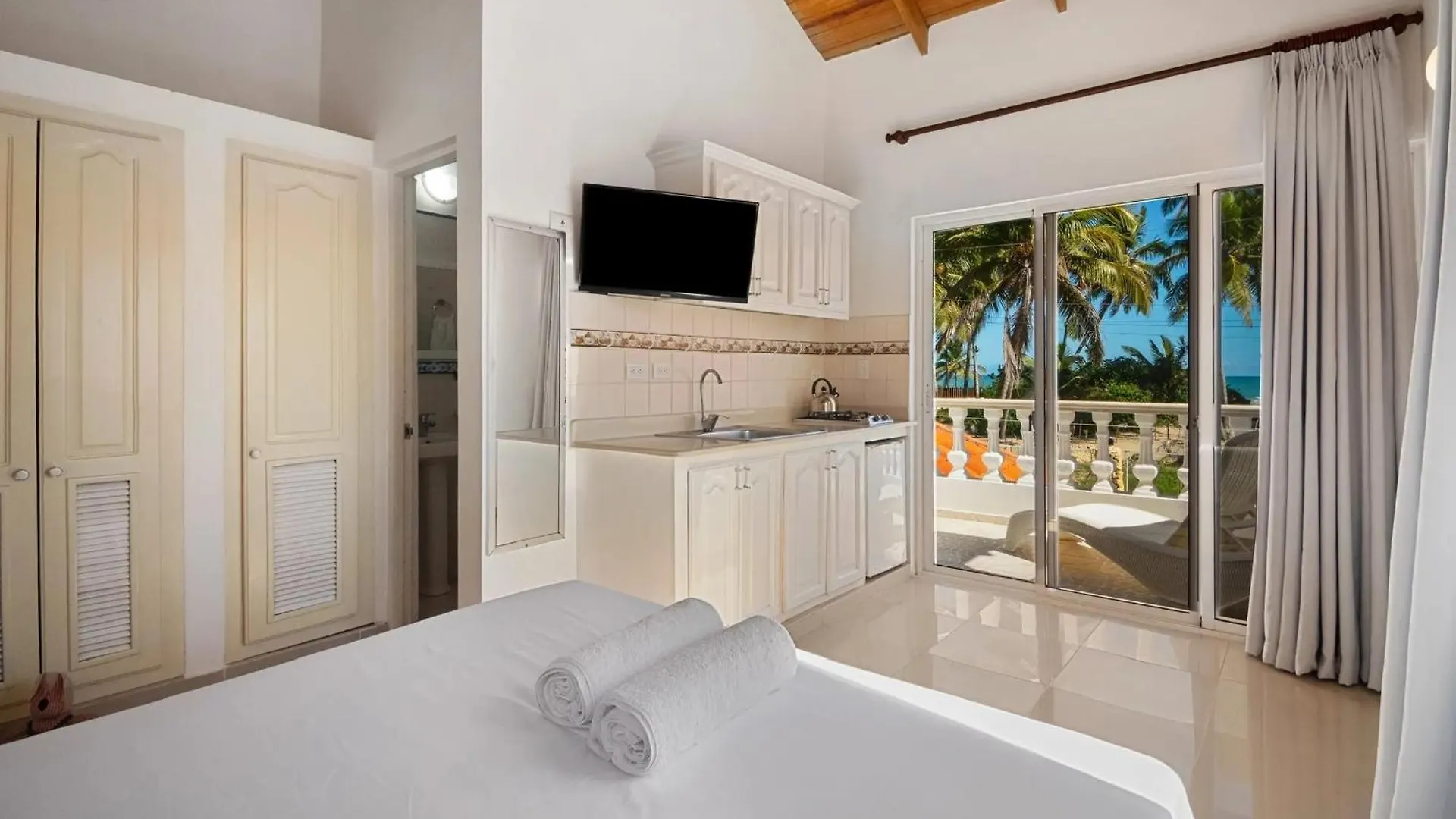 Brisas Doradas Beachfront Villa Кабарете Апарт-отель