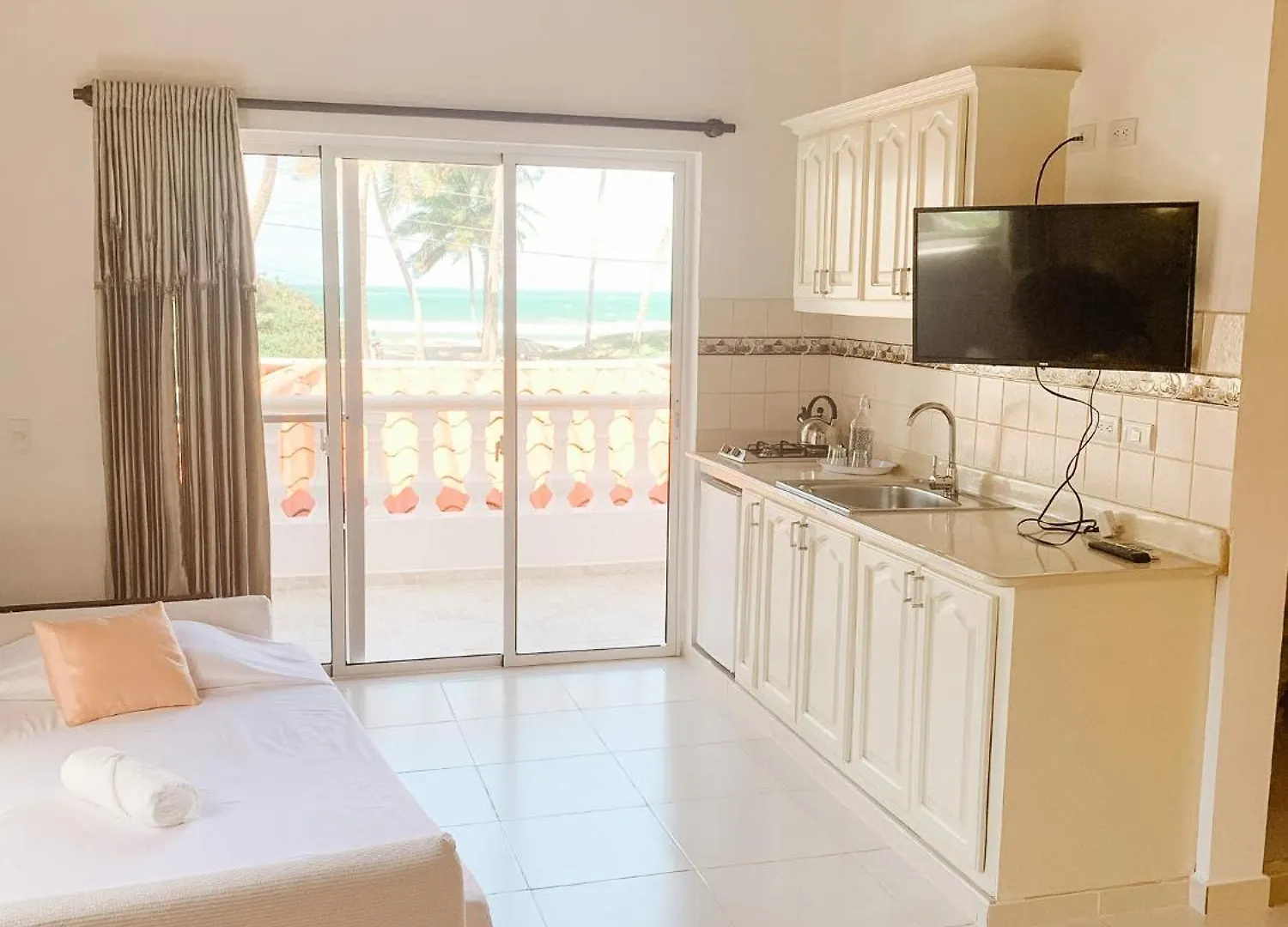 Апарт-отель Brisas Doradas Beachfront Villa Кабарете