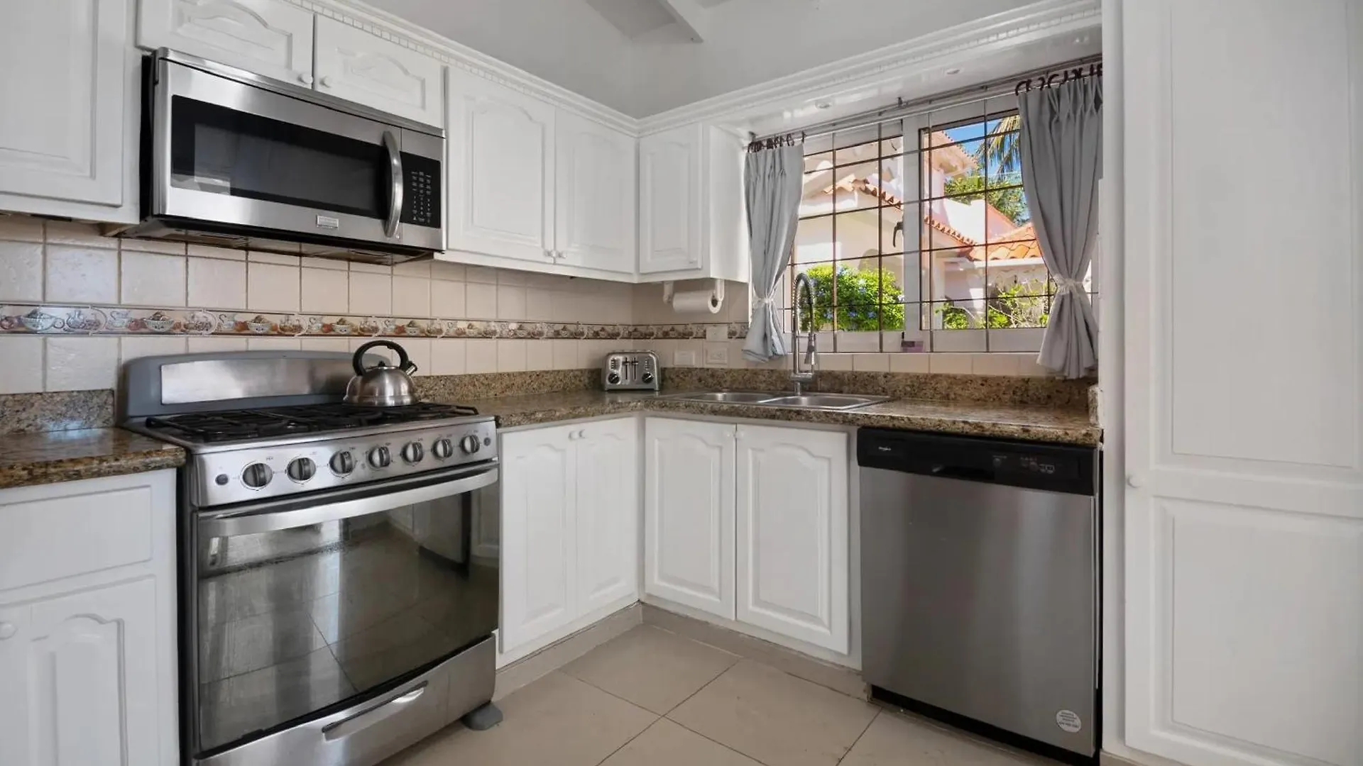 Brisas Doradas Beachfront Villa Кабарете 0*,