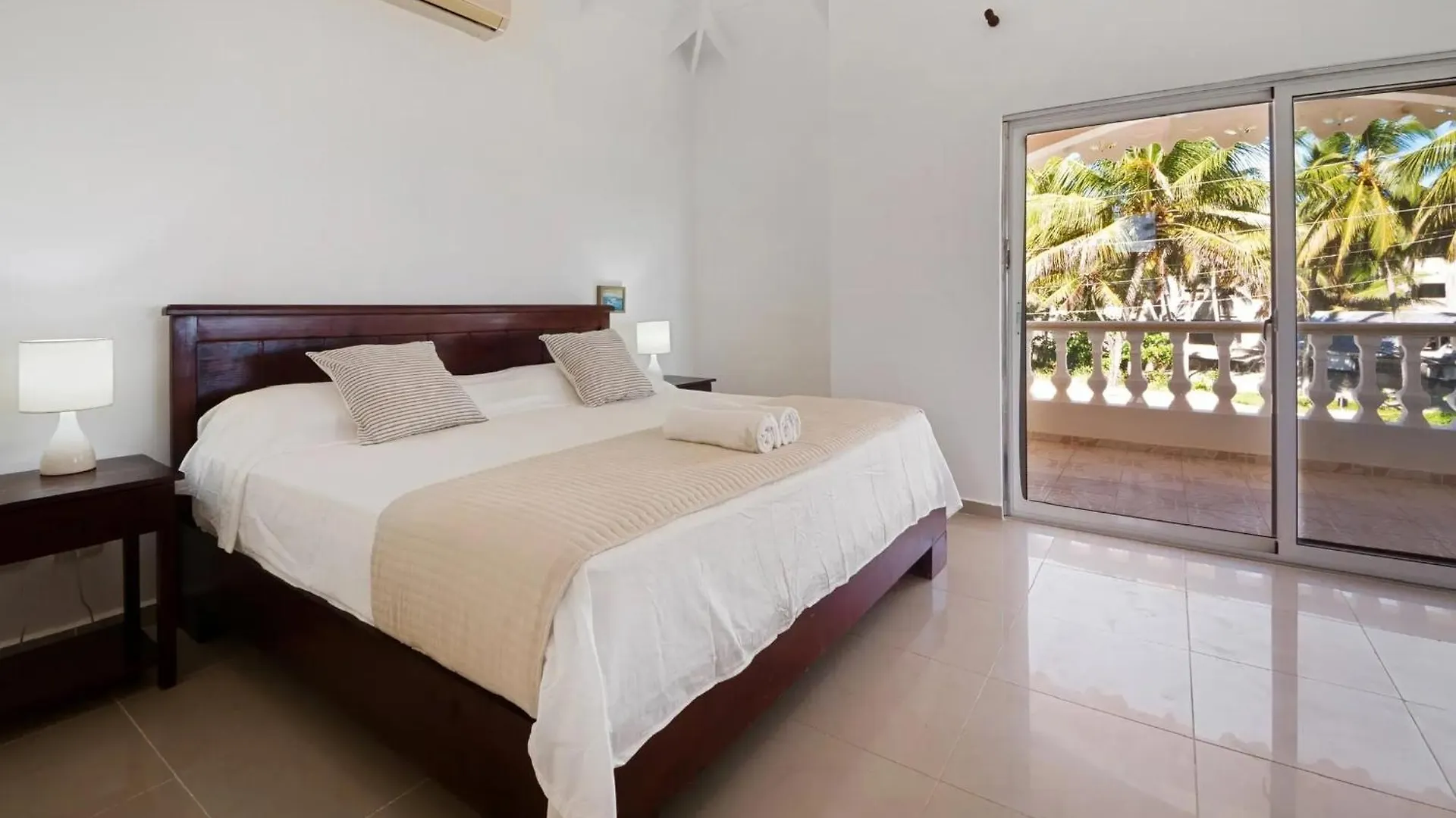 Brisas Doradas Beachfront Villa Кабарете Апарт-отель